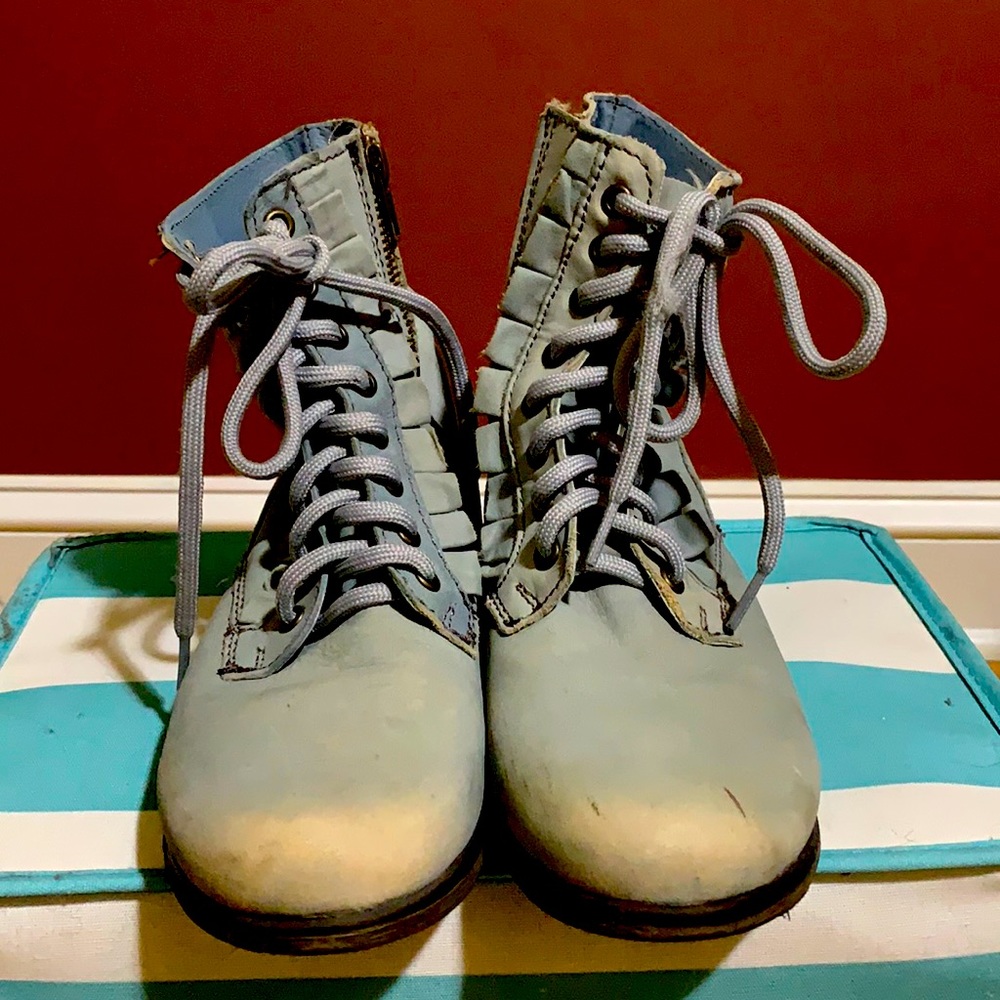 Betsey Johnson light blue distressed leather ankle boots size 8.5 gently worn